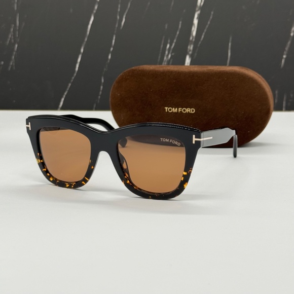 NEW TOM FORD TF685 05E WOMEN SUNGLASSES TOM FORD JULIE FT0685/S 05E BLACK
